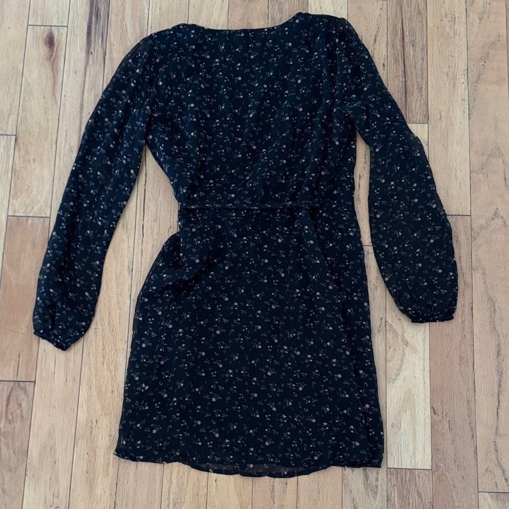 Abercrombie & Fitch | Black Floral Mini Dress | Wrap Style | size Small Tall - Picture 7 of 7